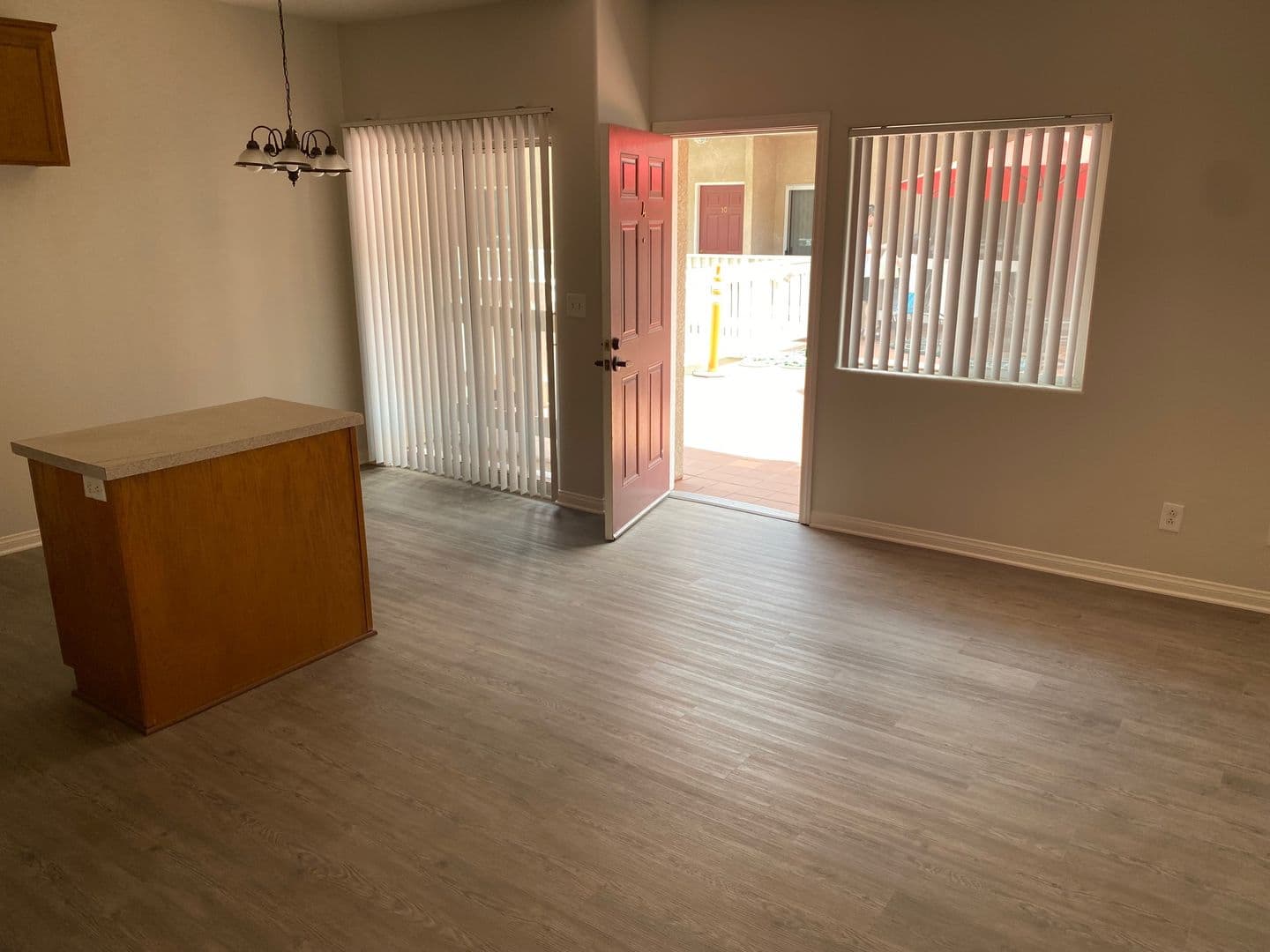 Chatsworth Apartment: 9825 TOPANGA CANYON RD