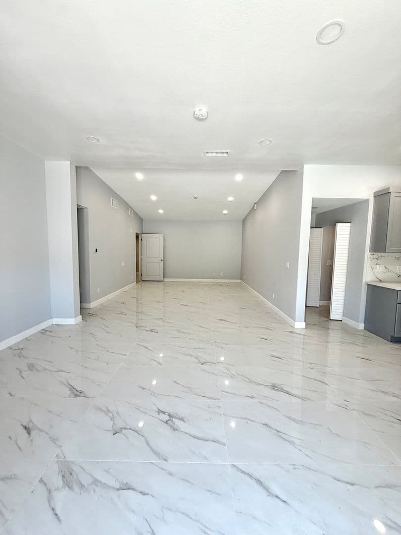 Granada Hills Apartment: 17112 Ceredo Place