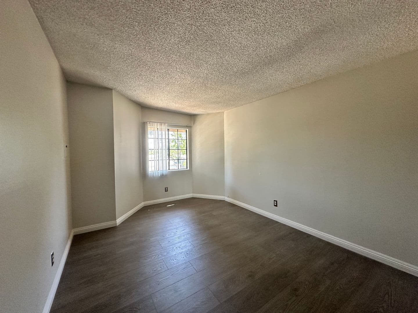 Canoga Park Apartment: 7519-7543 Vassar Ave