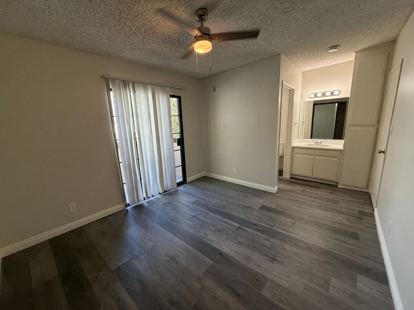 Northridge Apartment: 17816 Lassen St