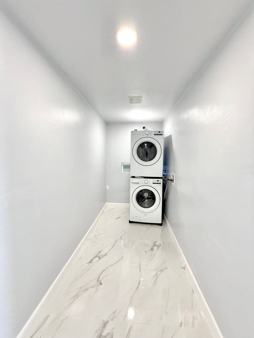 Granada Hills Apartment: 17112 Ceredo Place