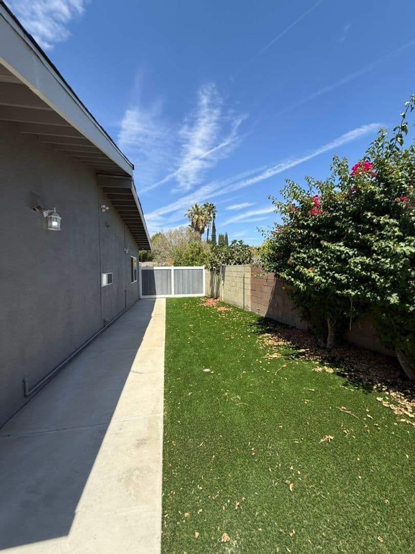 Granada Hills Apartment: 17112 Ceredo Place