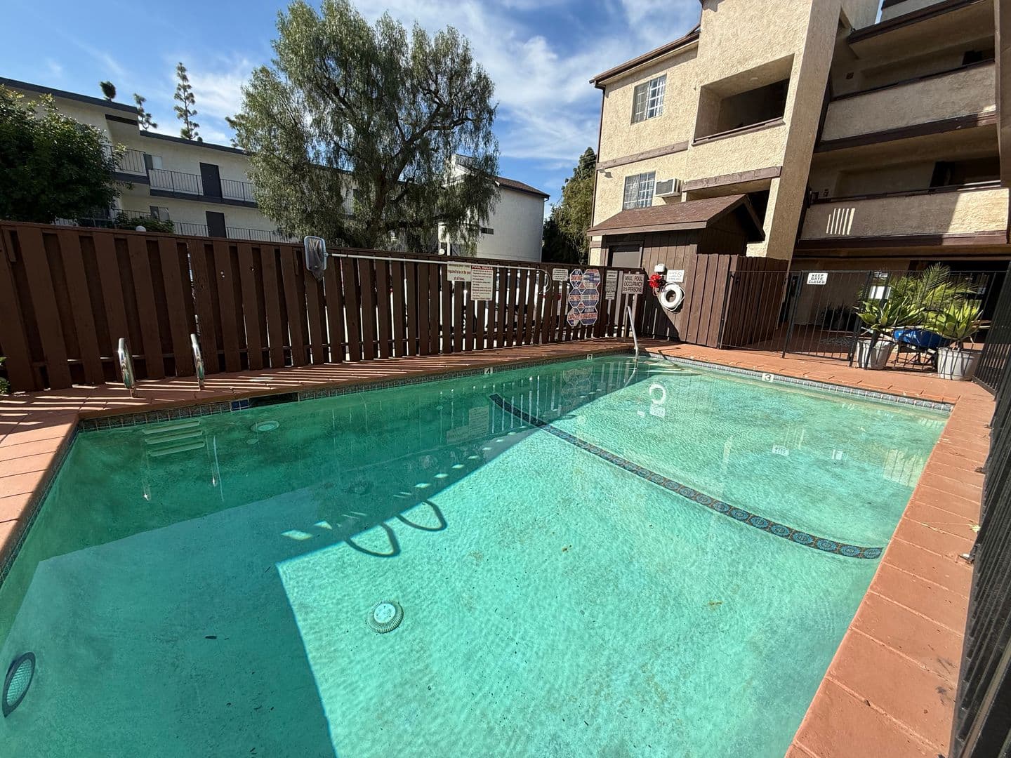 Northridge Apartment: 17831 Lassen St