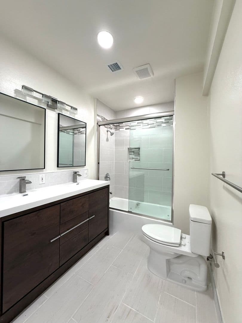 Granada Hills Apartment: 17112 Ceredo Place