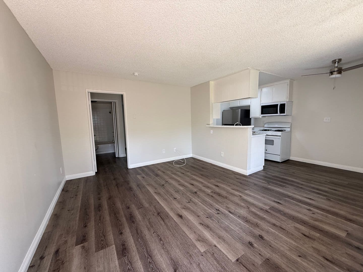 Northridge Apartment: 17831 Lassen St