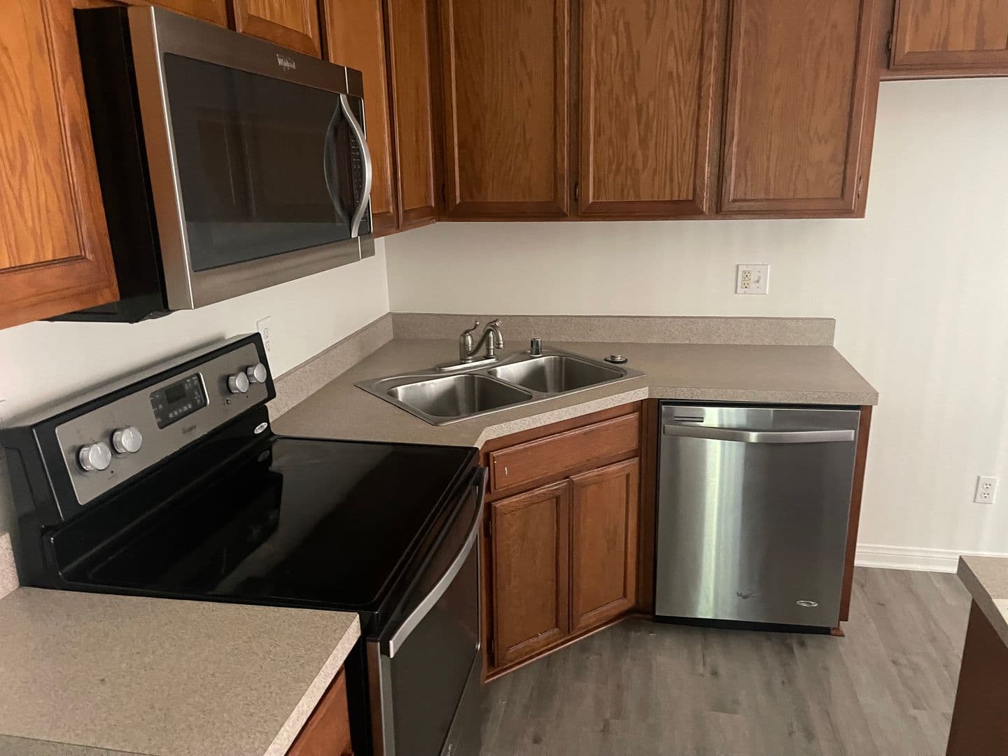 Chatsworth Apartment: 9825 TOPANGA CANYON RD