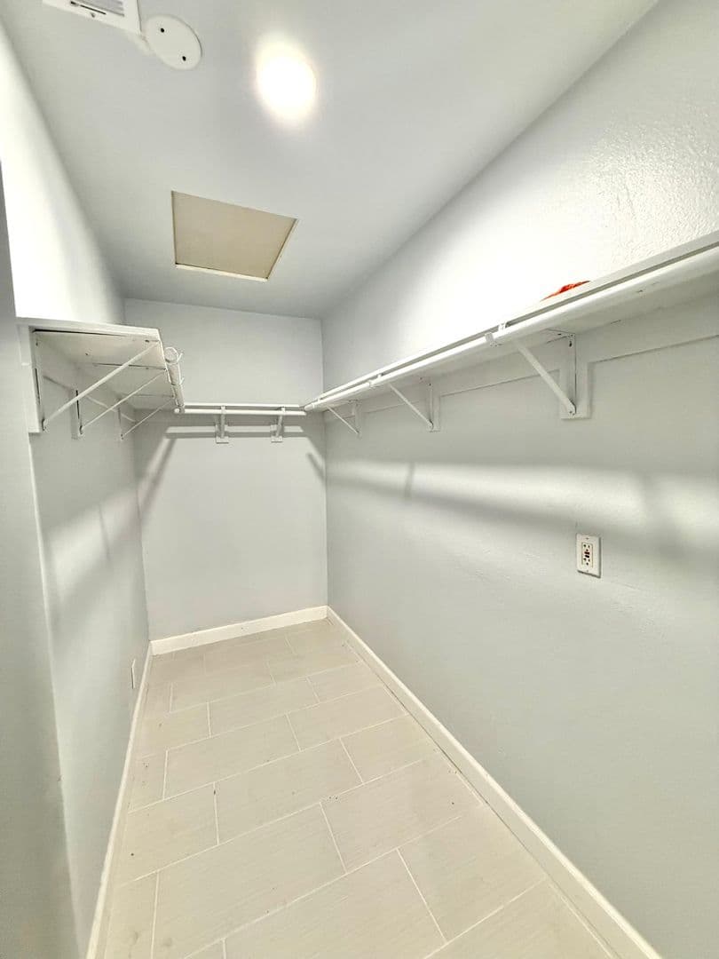 Granada Hills Apartment: 17112 Ceredo Place