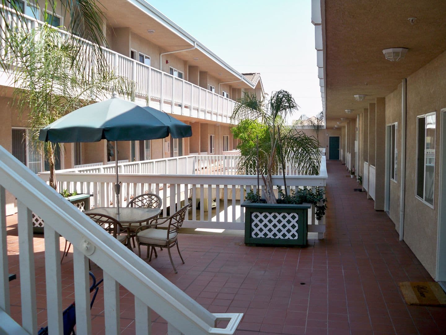 Chatsworth Apartment: 9825 TOPANGA CANYON RD