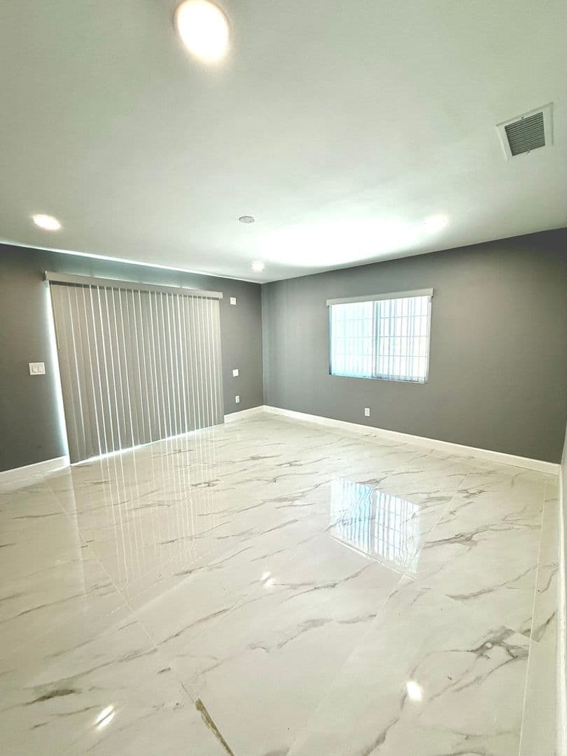 Granada Hills Apartment: 17112 Ceredo Place