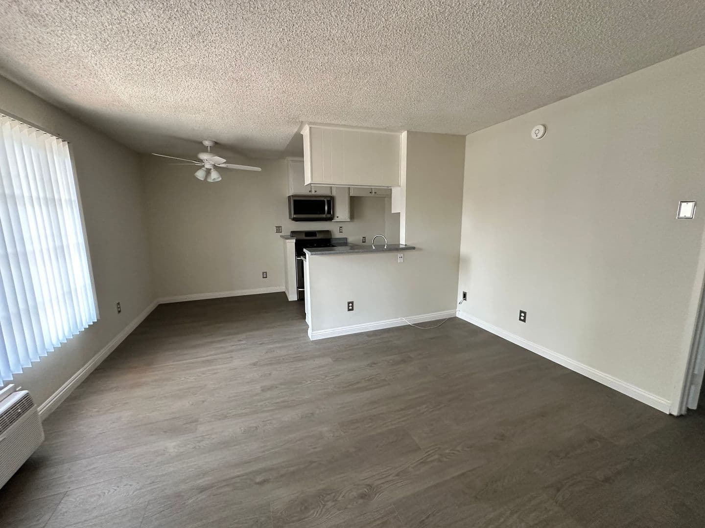 Canoga Park Apartment: 7519-7543 Vassar Ave