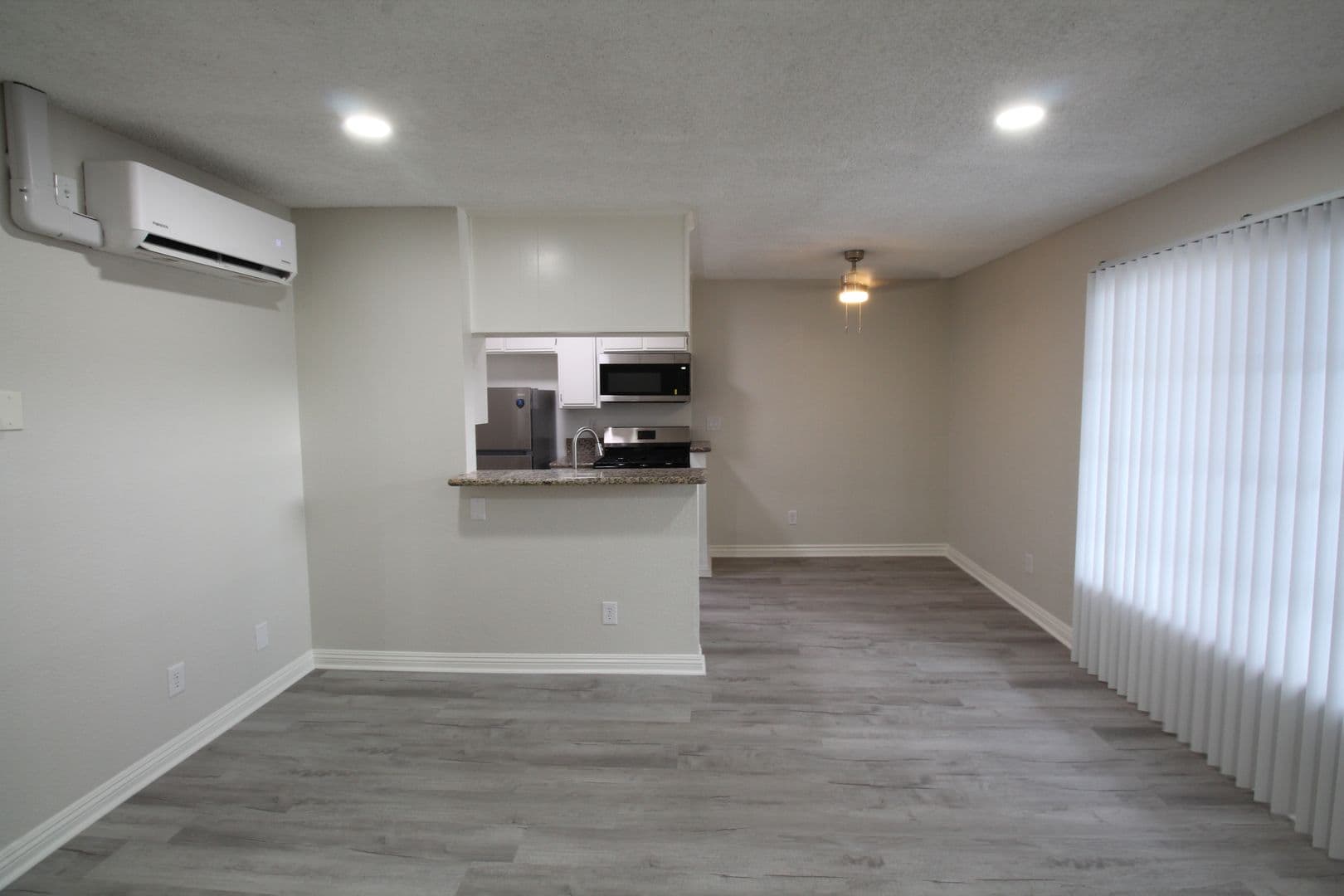 Canoga Park Apartment: 7519-7543 Vassar Ave