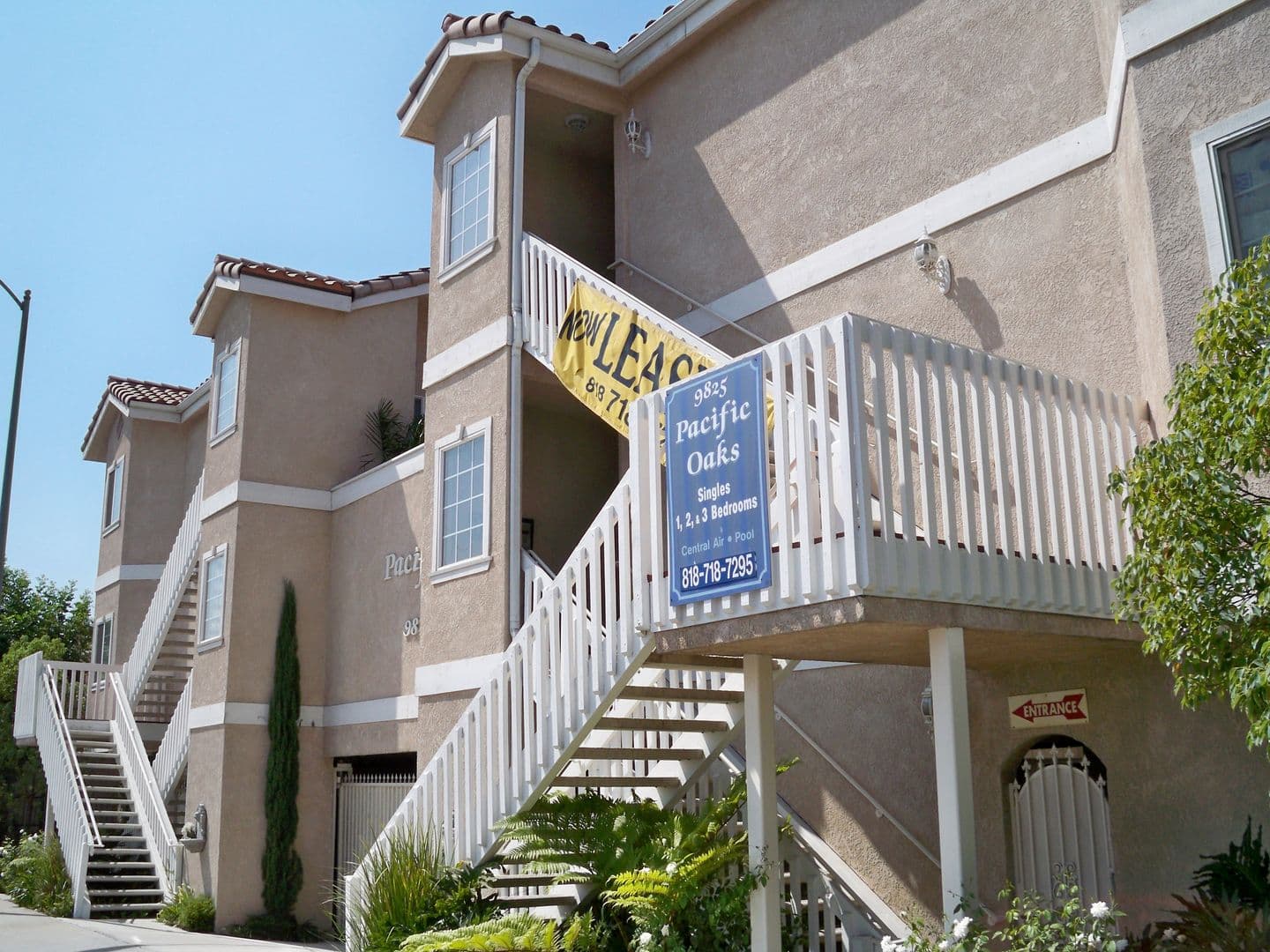 Chatsworth Apartment: 9825 TOPANGA CANYON RD