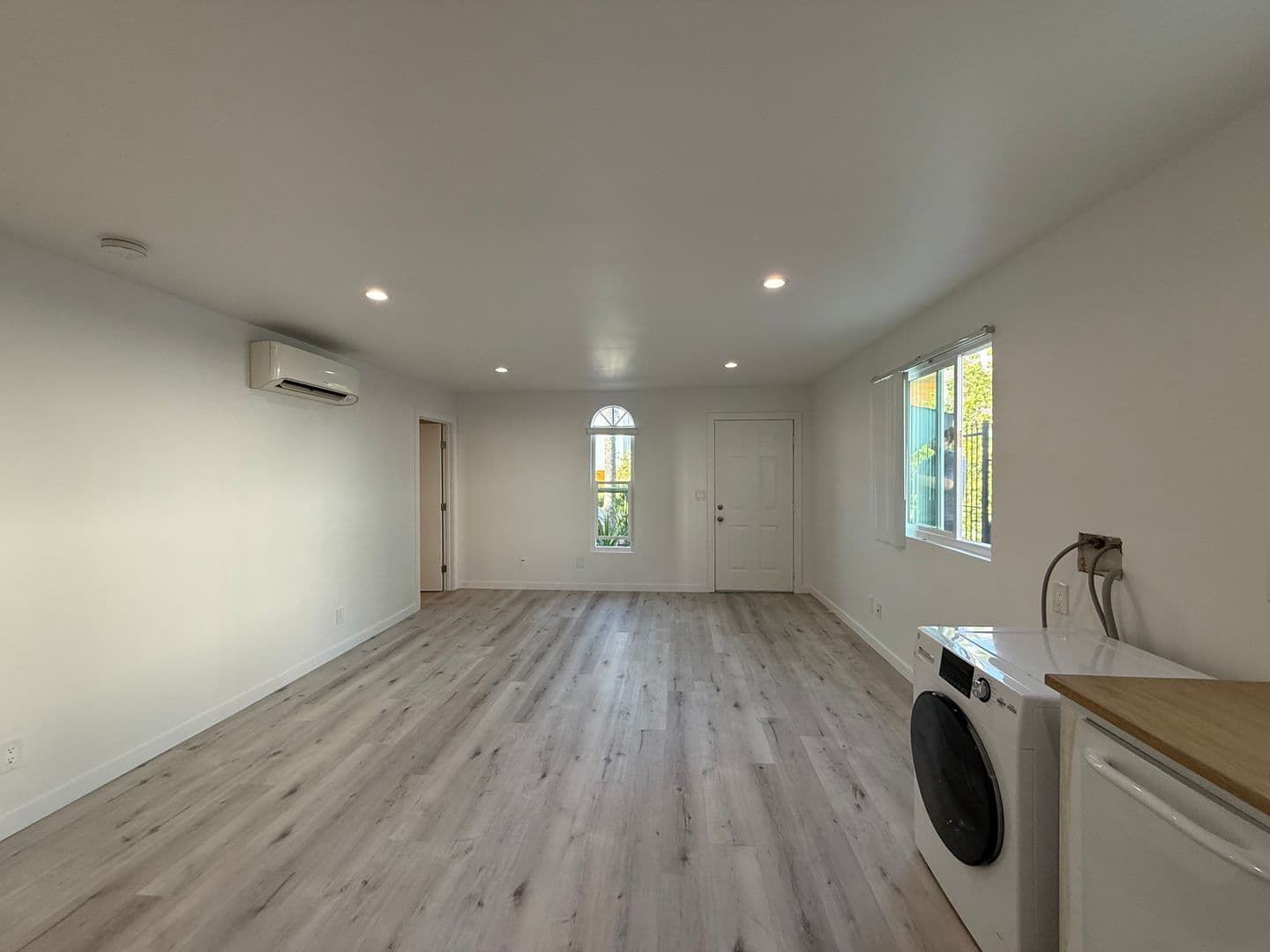 Los Angeles Apartment: 5806 Camerford Ave