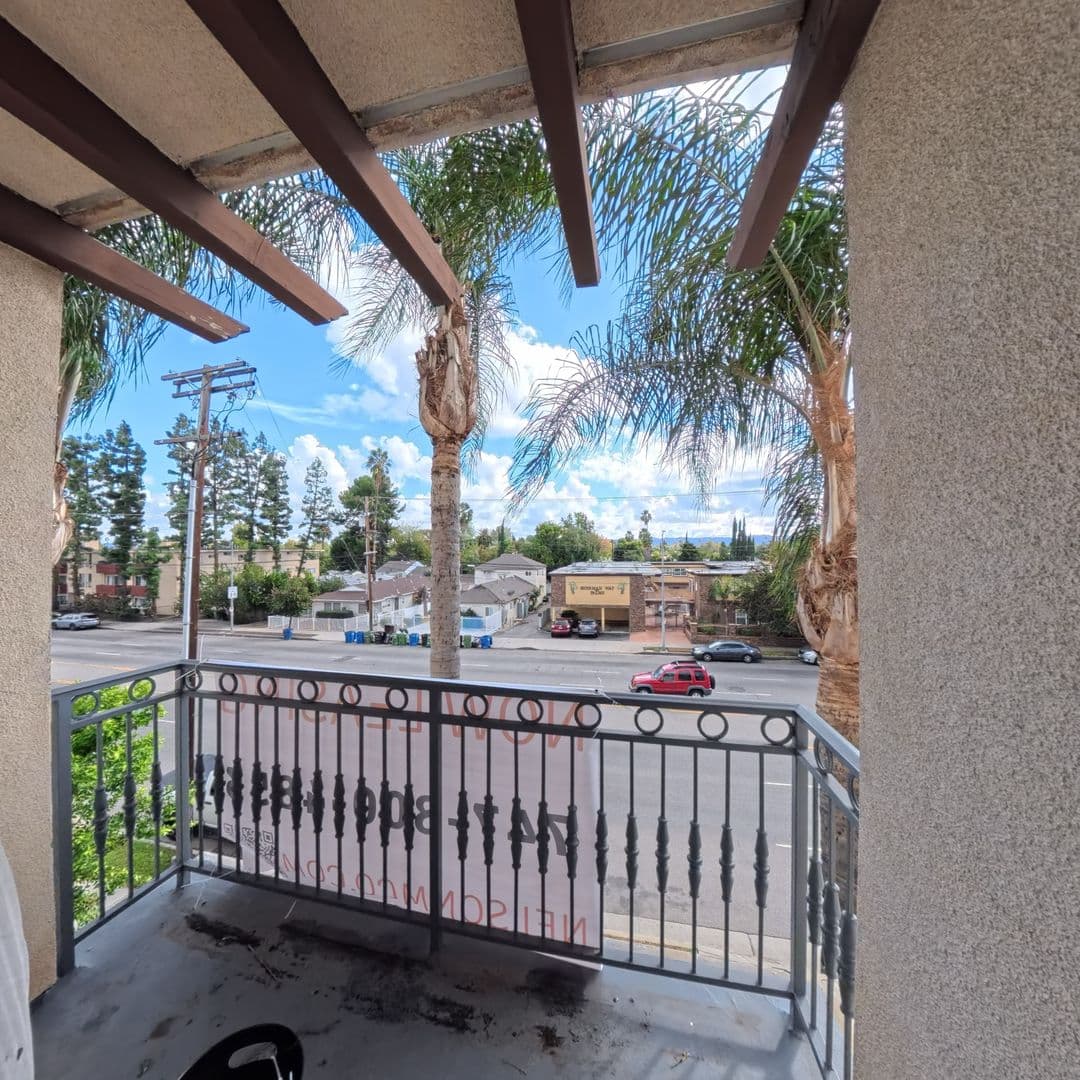 Van Nuys Condo: 13941 Sherman Way