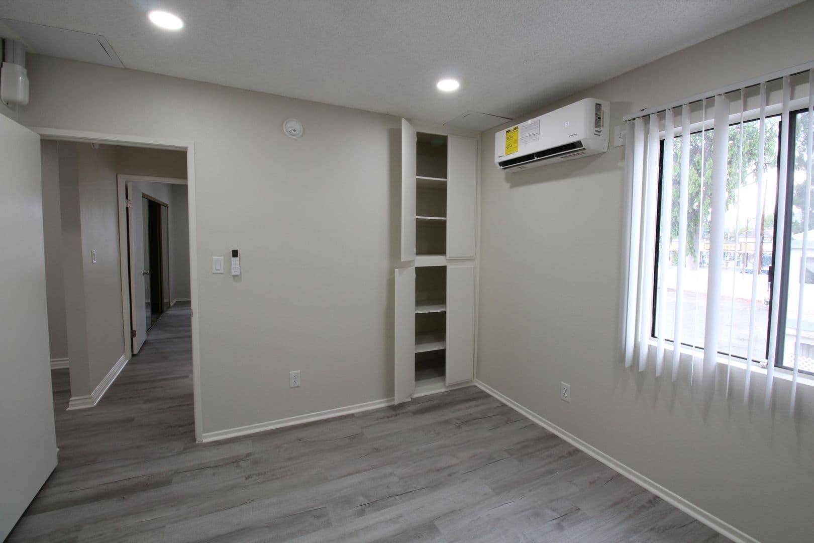 Canoga Park Apartment: 7519-7543 Vassar Ave