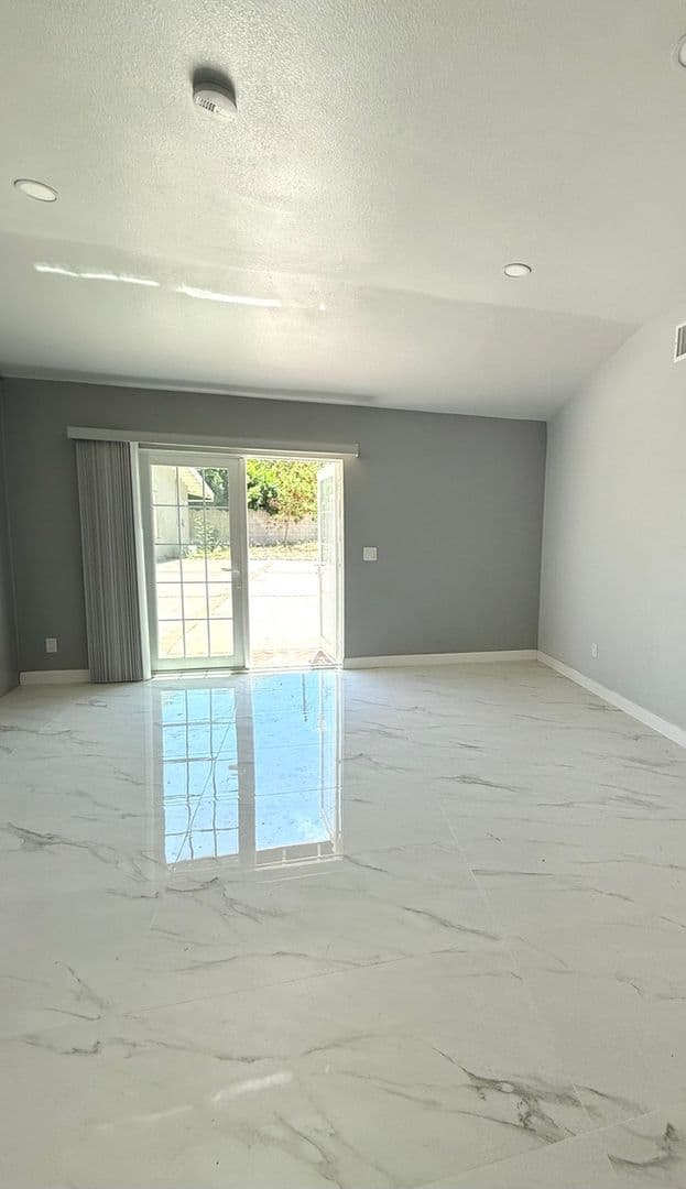 Granada Hills Apartment: 17112 Ceredo Place
