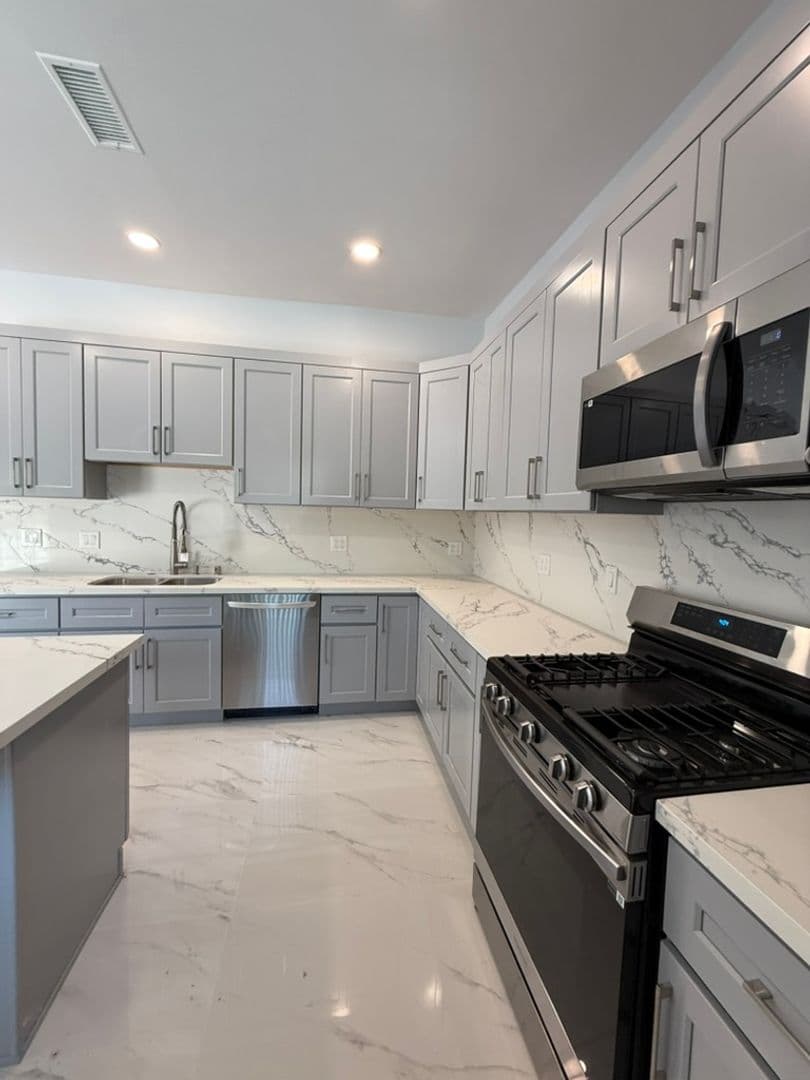 Granada Hills Apartment: 17112 Ceredo Place
