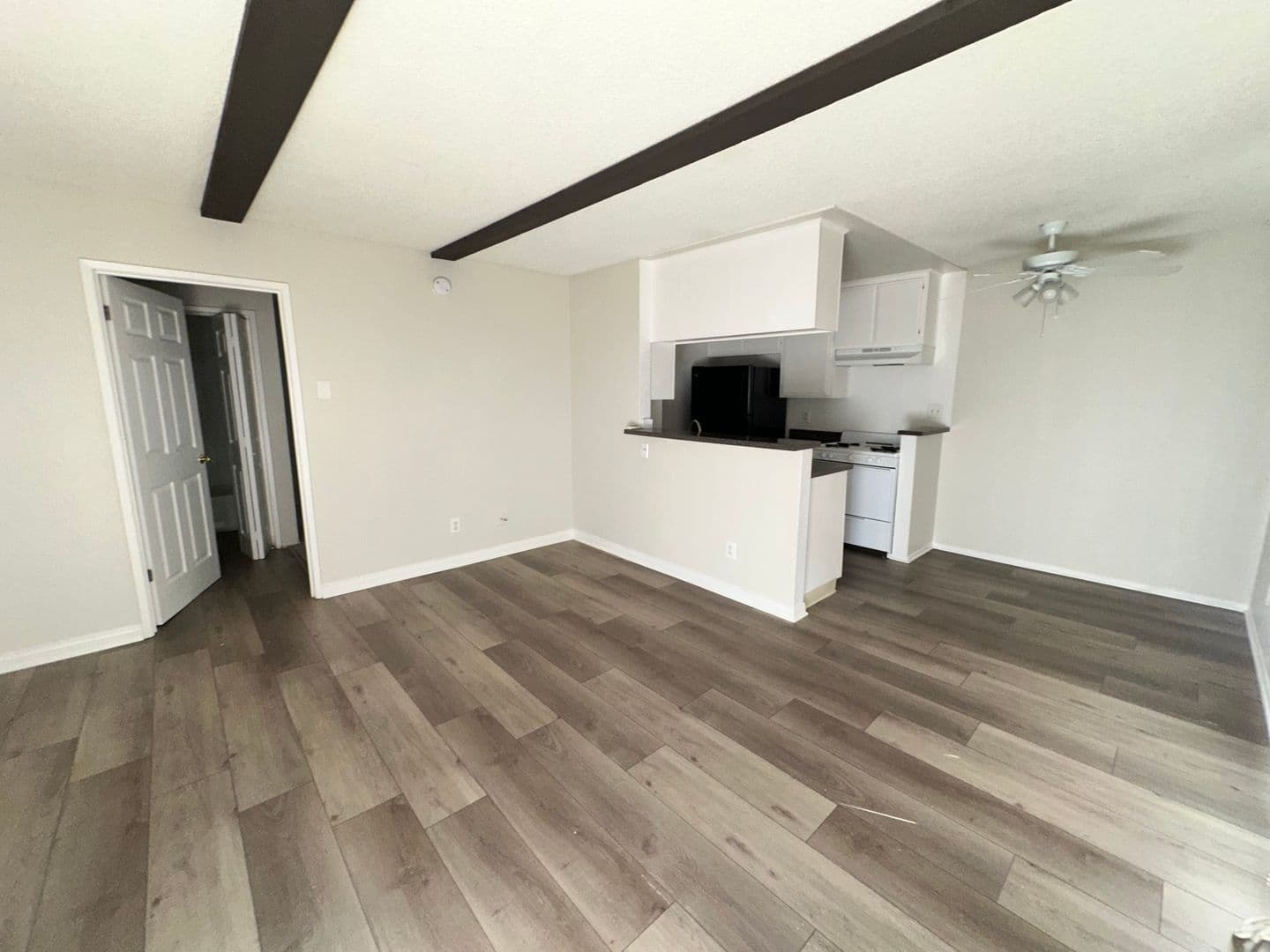 Canoga Park Apartment: 21821-21825 Saticoy Street