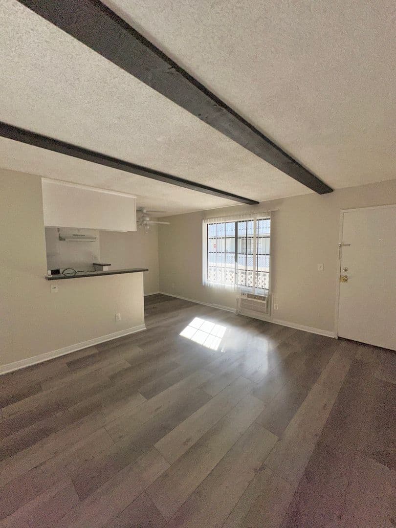 Canoga Park Apartment: 21821-21825 Saticoy Street