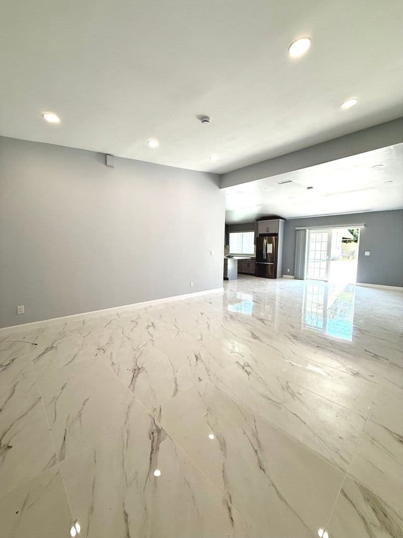 Granada Hills Apartment: 17112 Ceredo Place