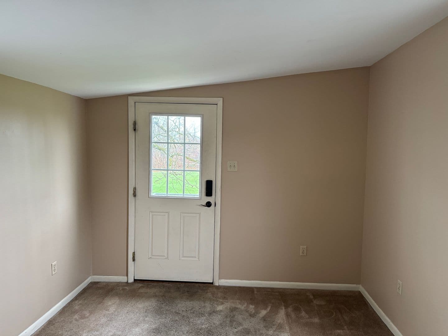 Lansdale Apartment: 452 E Hancock St
