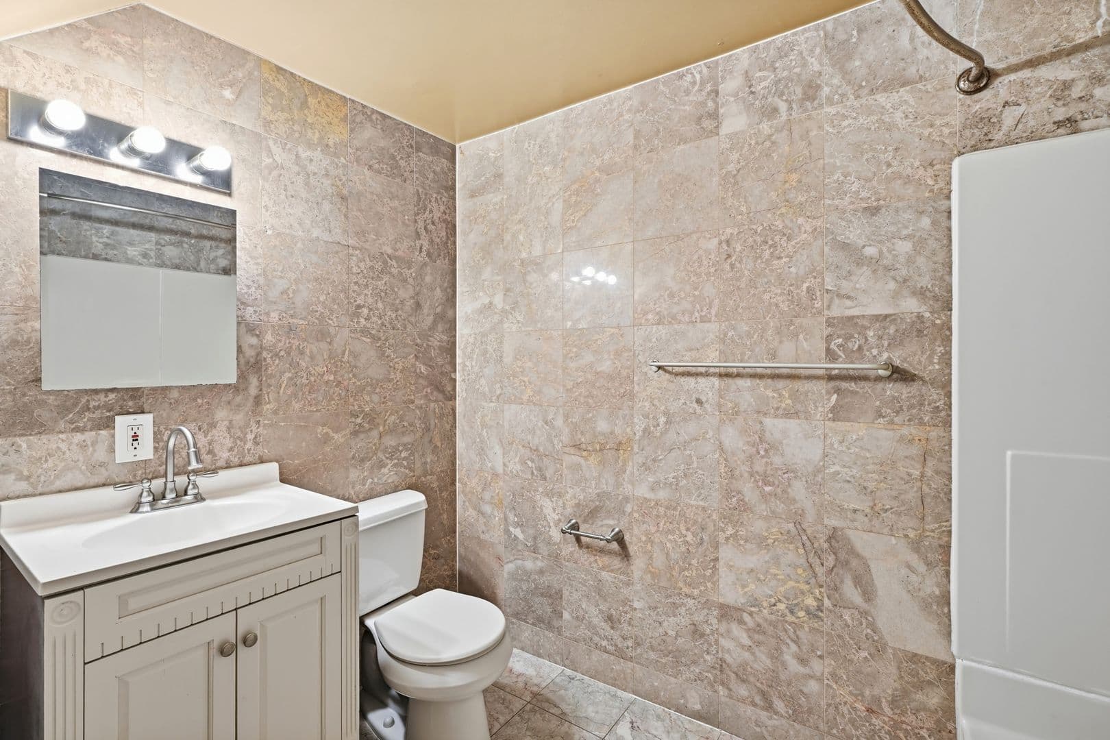 Easton Apartment: 519 Valley Street