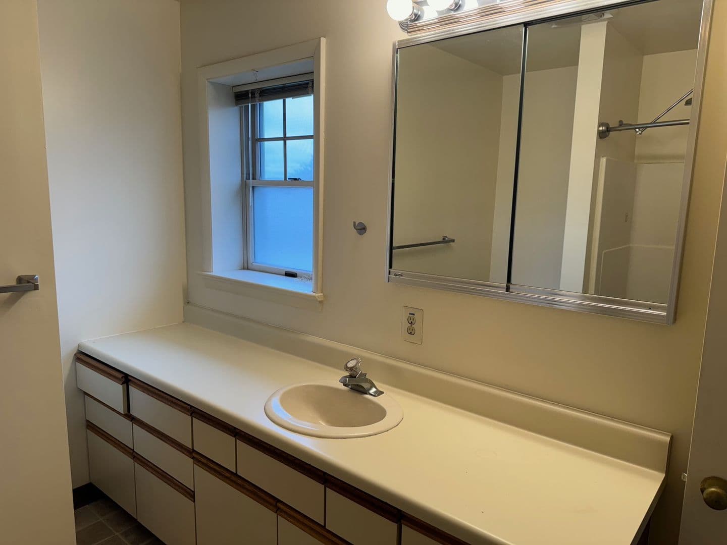 Lansdale Apartment: 452 E Hancock St