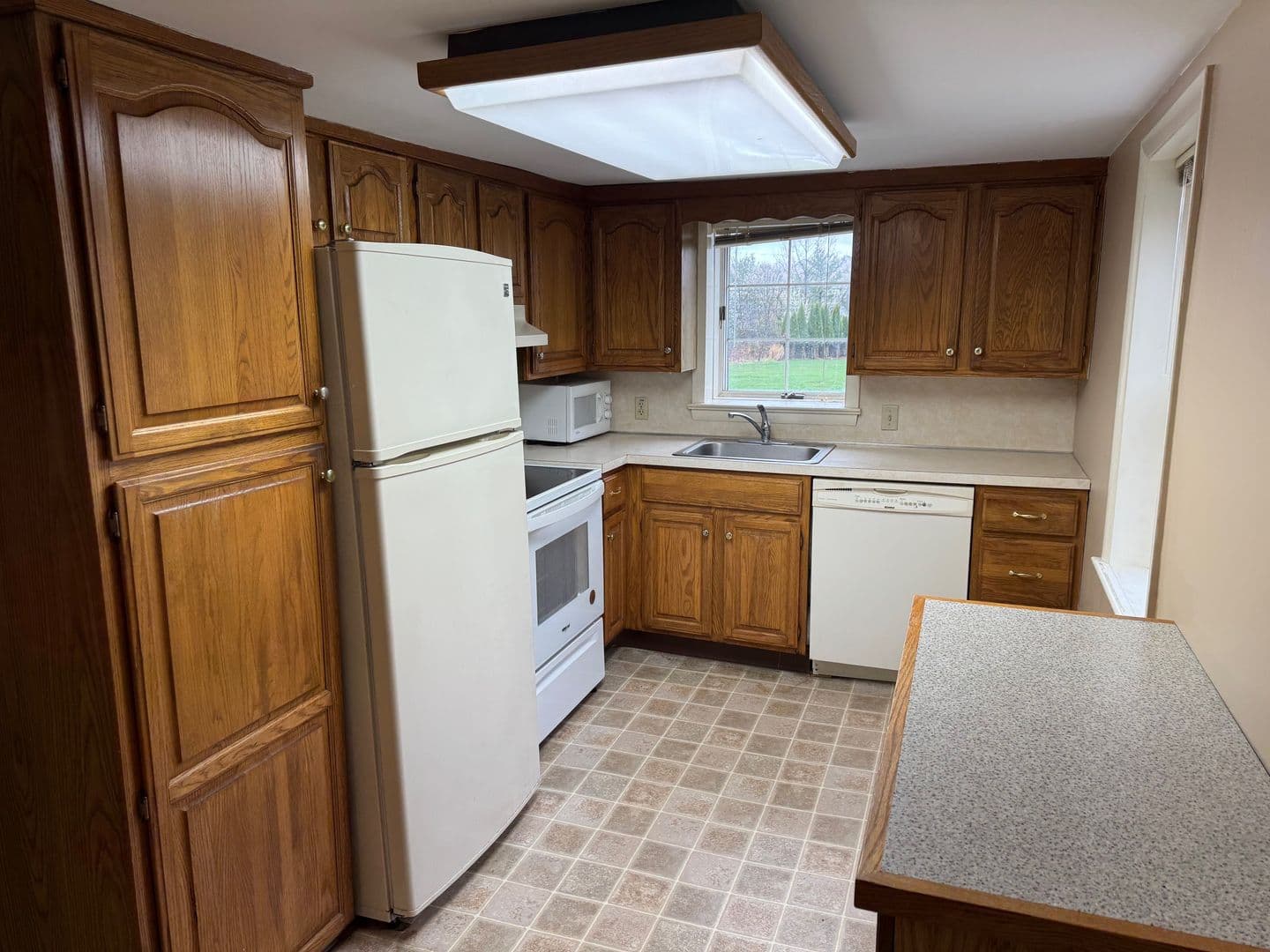 Lansdale Apartment: 452 E Hancock St