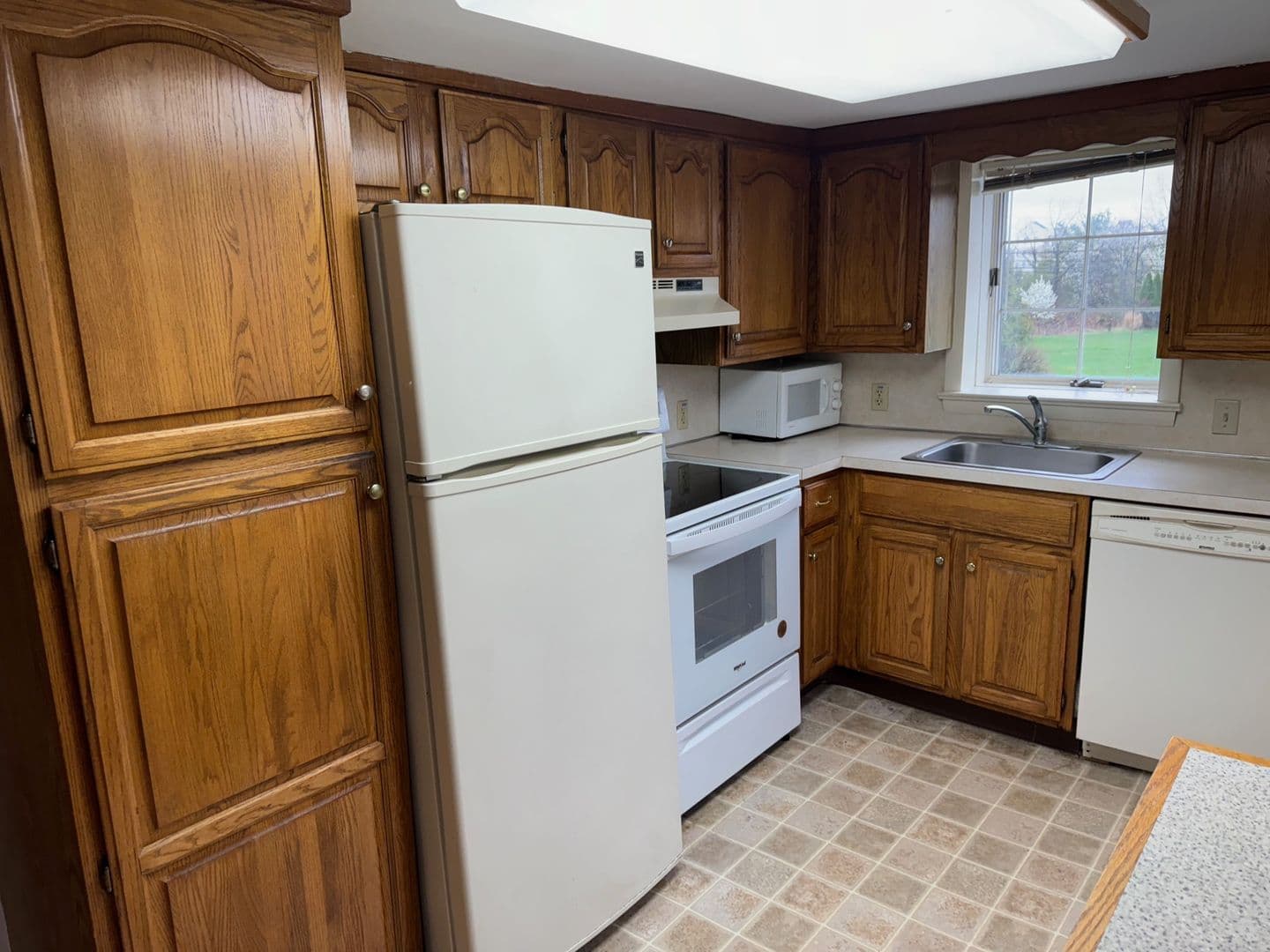Lansdale Apartment: 452 E Hancock St