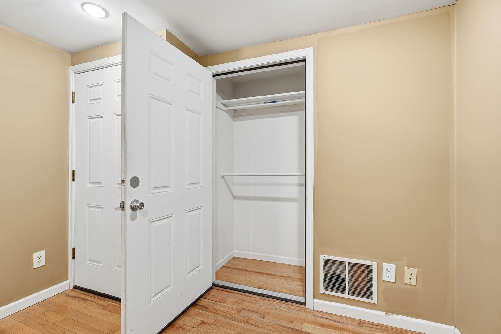 Easton Apartment: 519 Valley Street