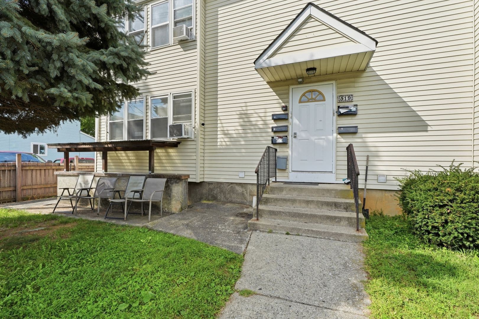 Easton Apartment: 519 Valley Street