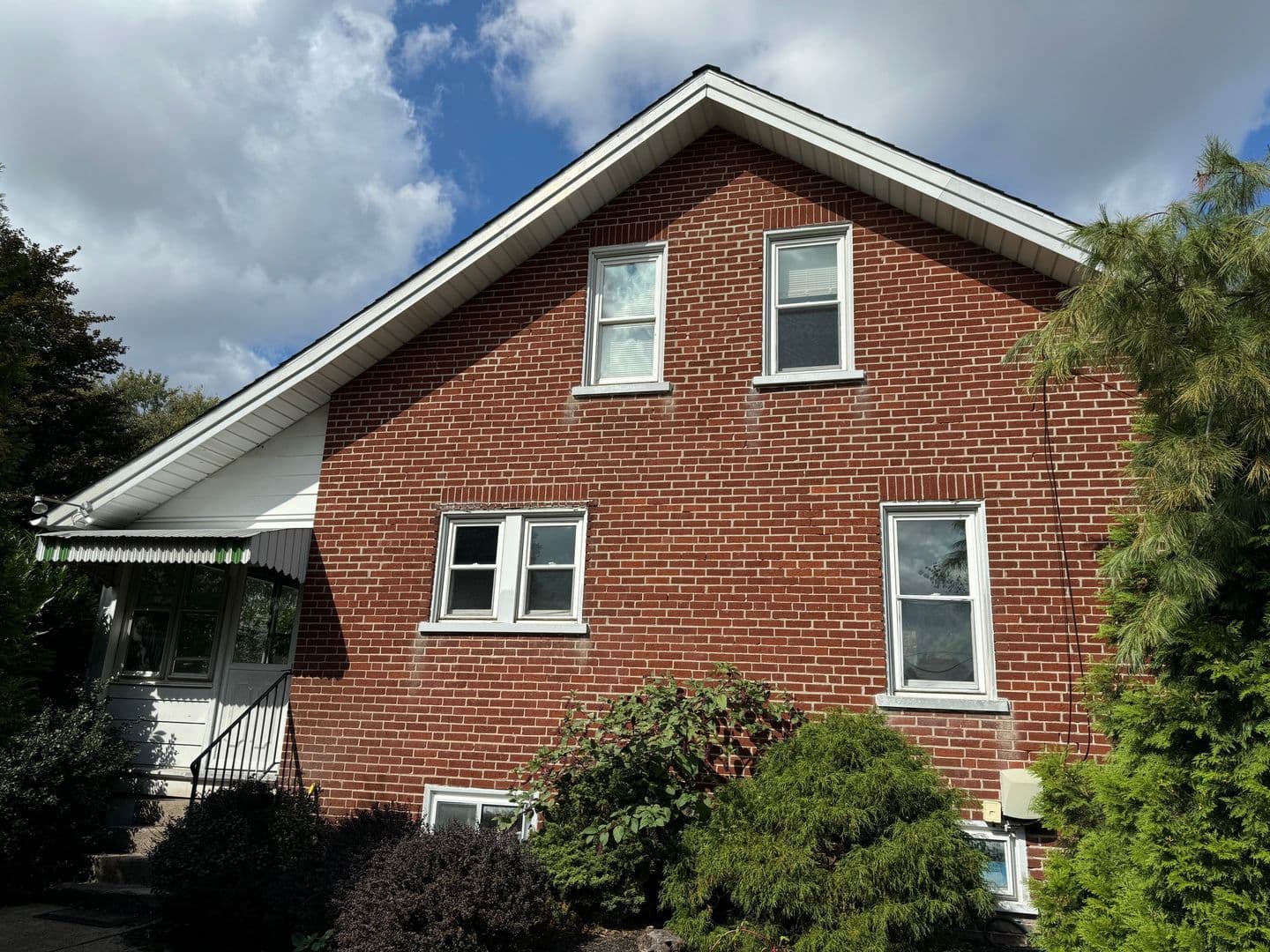 Lansdale House: 450 E Hancock St