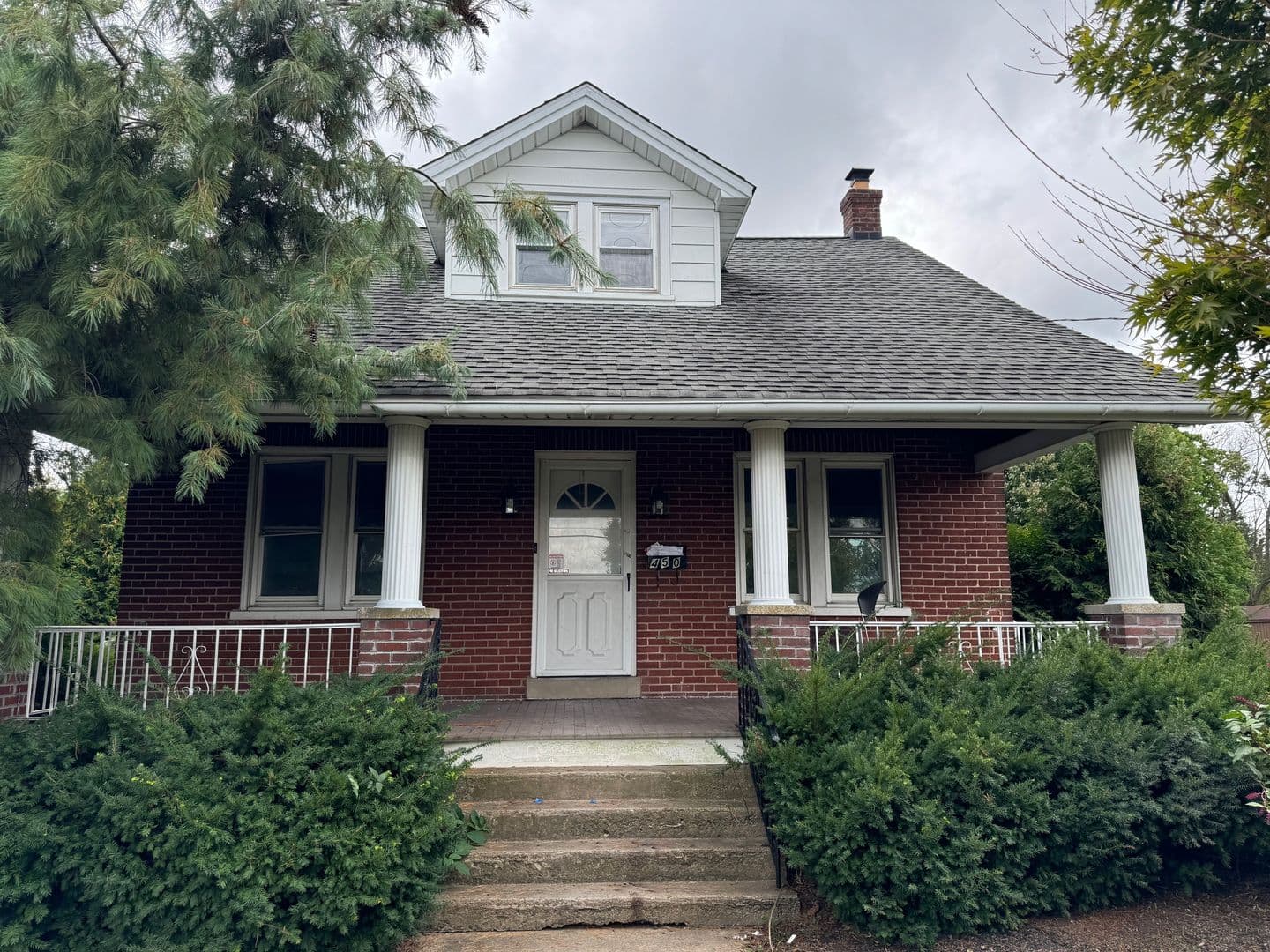 Lansdale House: 450 E Hancock St