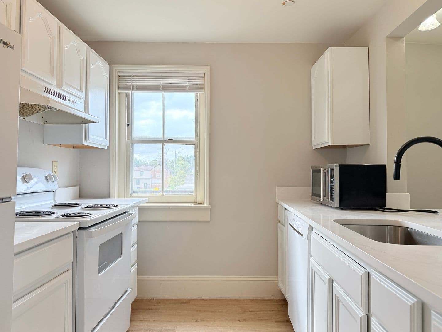 Milford Apartment: NW Front St