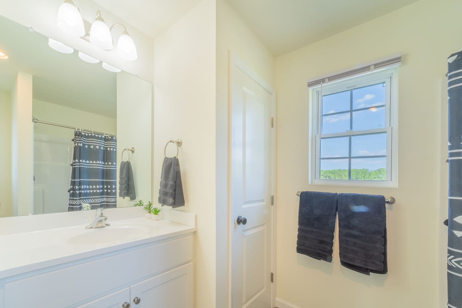 Georgetown House: 674 N Bedford St