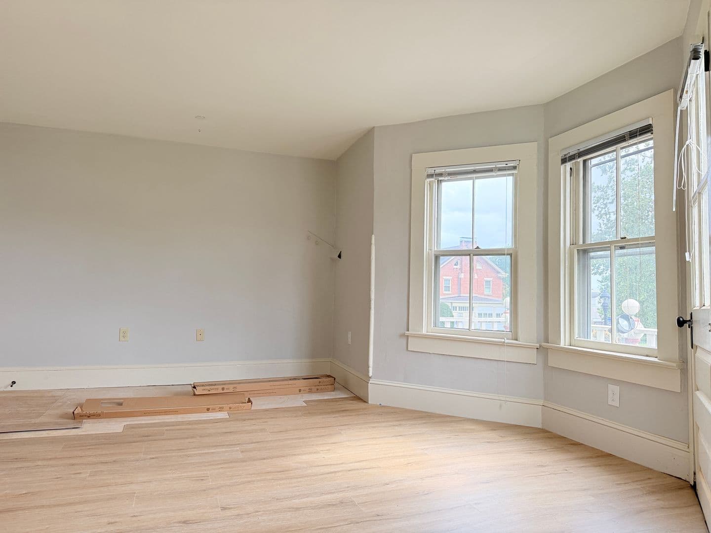 Milford Apartment: NW Front St