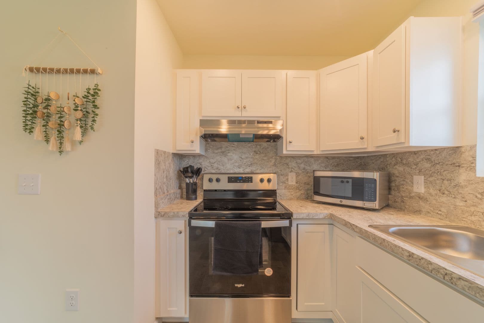 Georgetown House: 674 N Bedford St