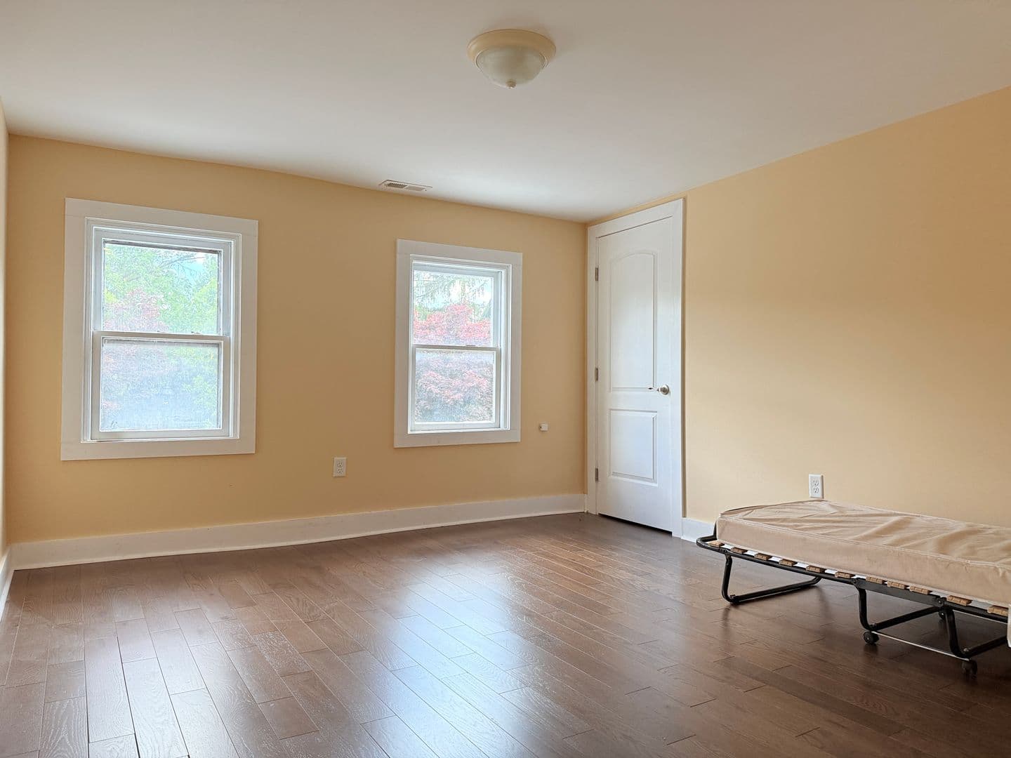 Milford House: 109 NW Front St