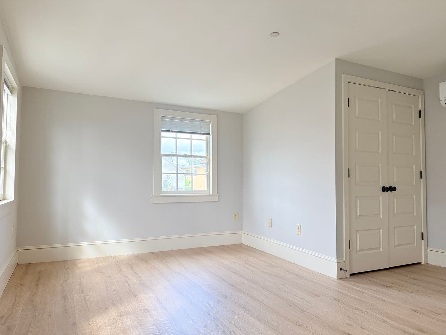 Milford Apartment: NW Front St