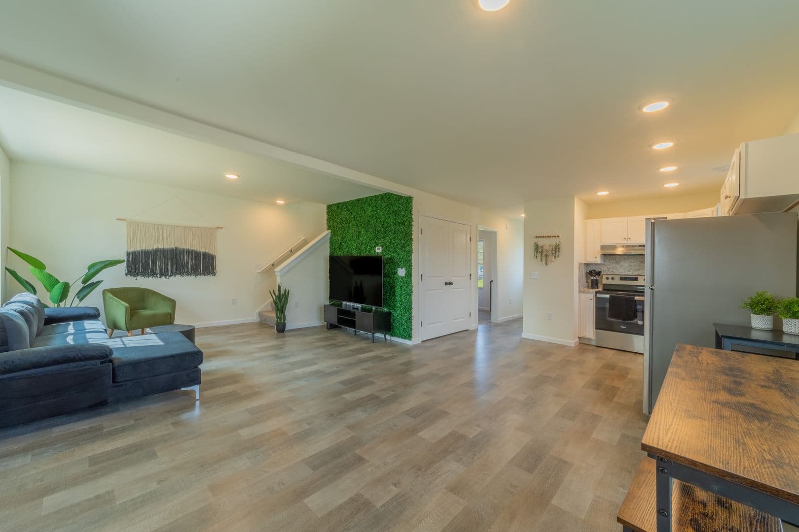 Georgetown House: 674 N Bedford St