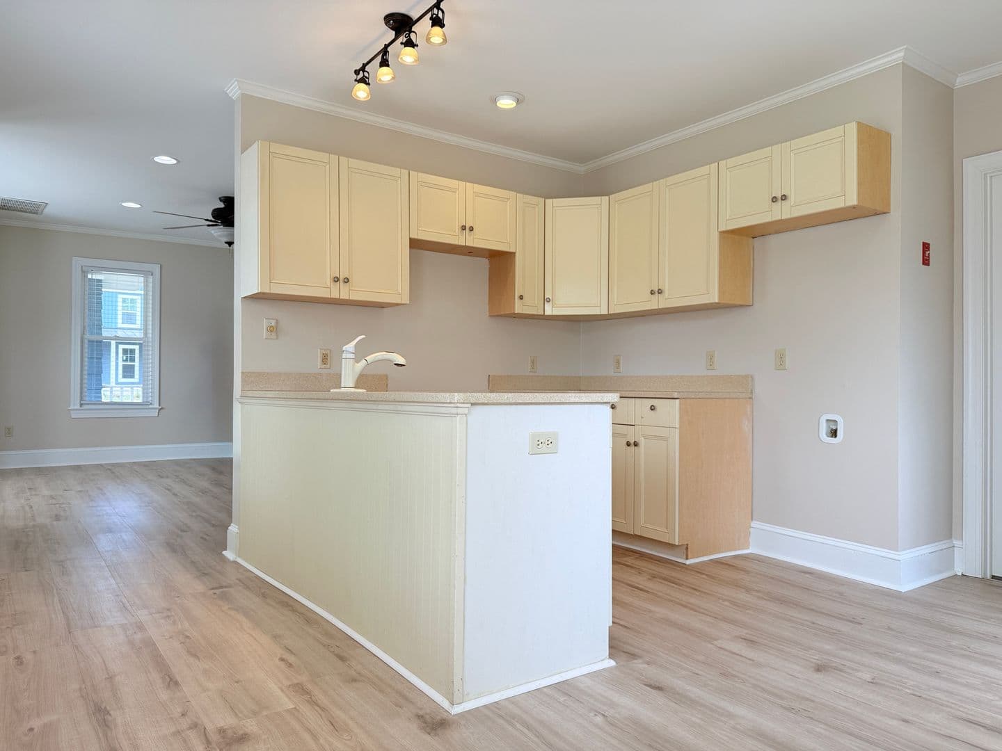 Greenwood House: 100 Governors Ave