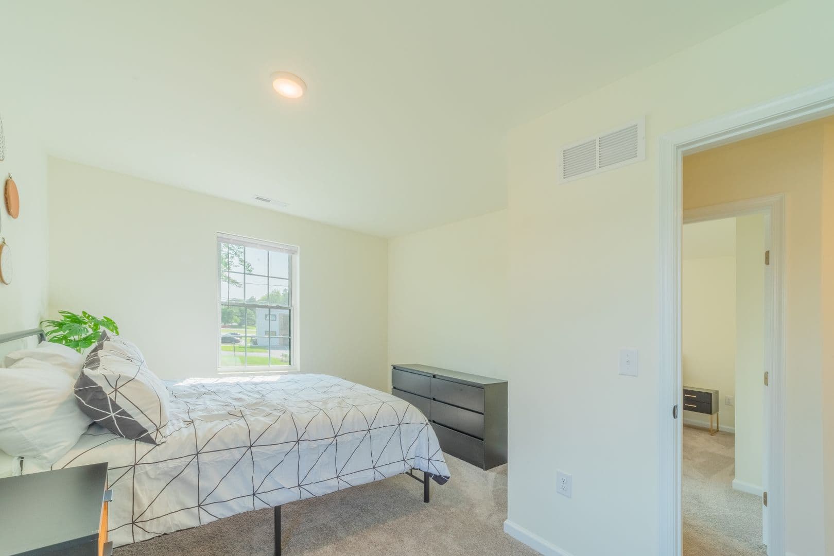 Georgetown House: 674 N Bedford St