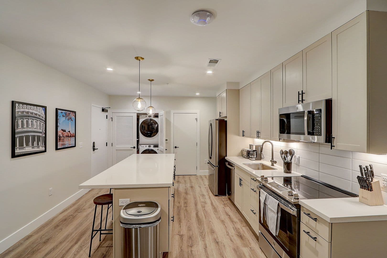 Washington Apartment: 225 Vine St NW