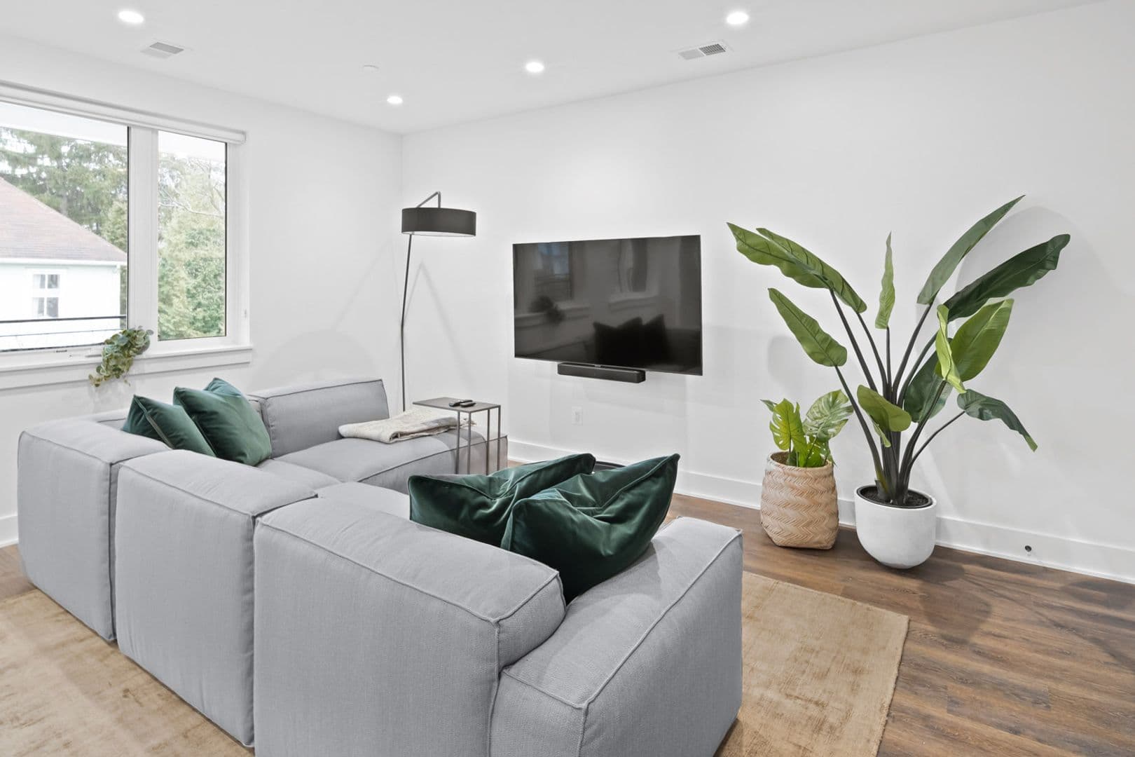 Washington Apartment: 1201 Perry St NE