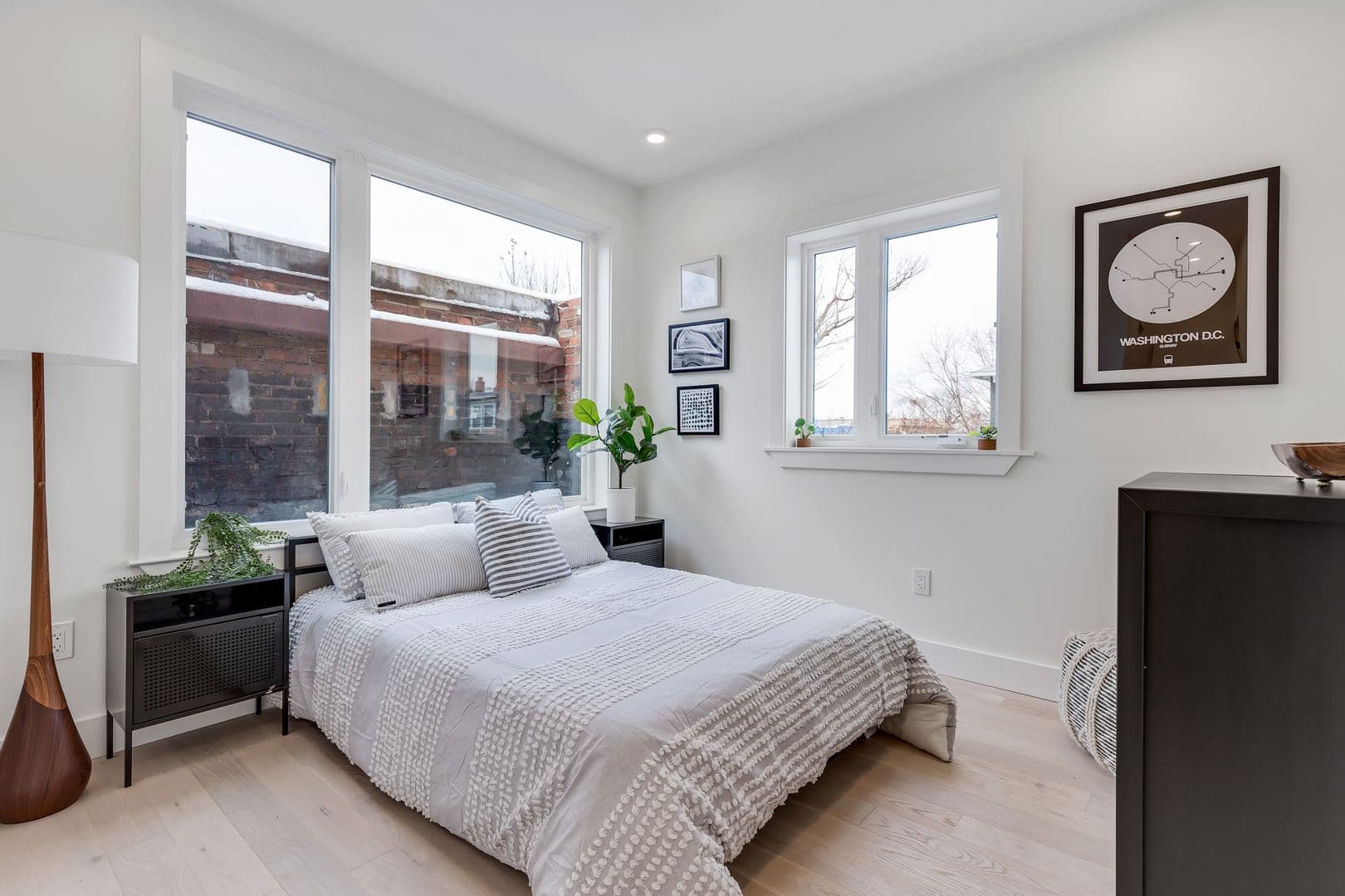 Washington Apartment: 331 15th St NE