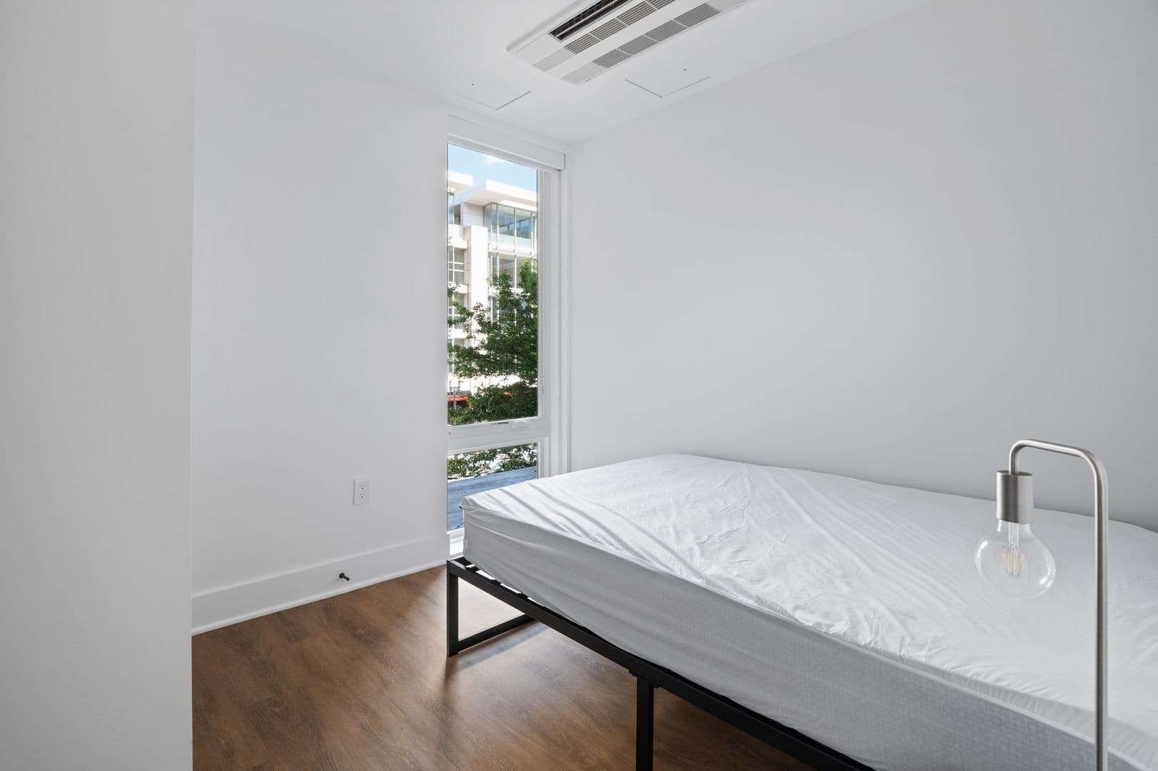 Washington Apartment: 1126 9th St NW