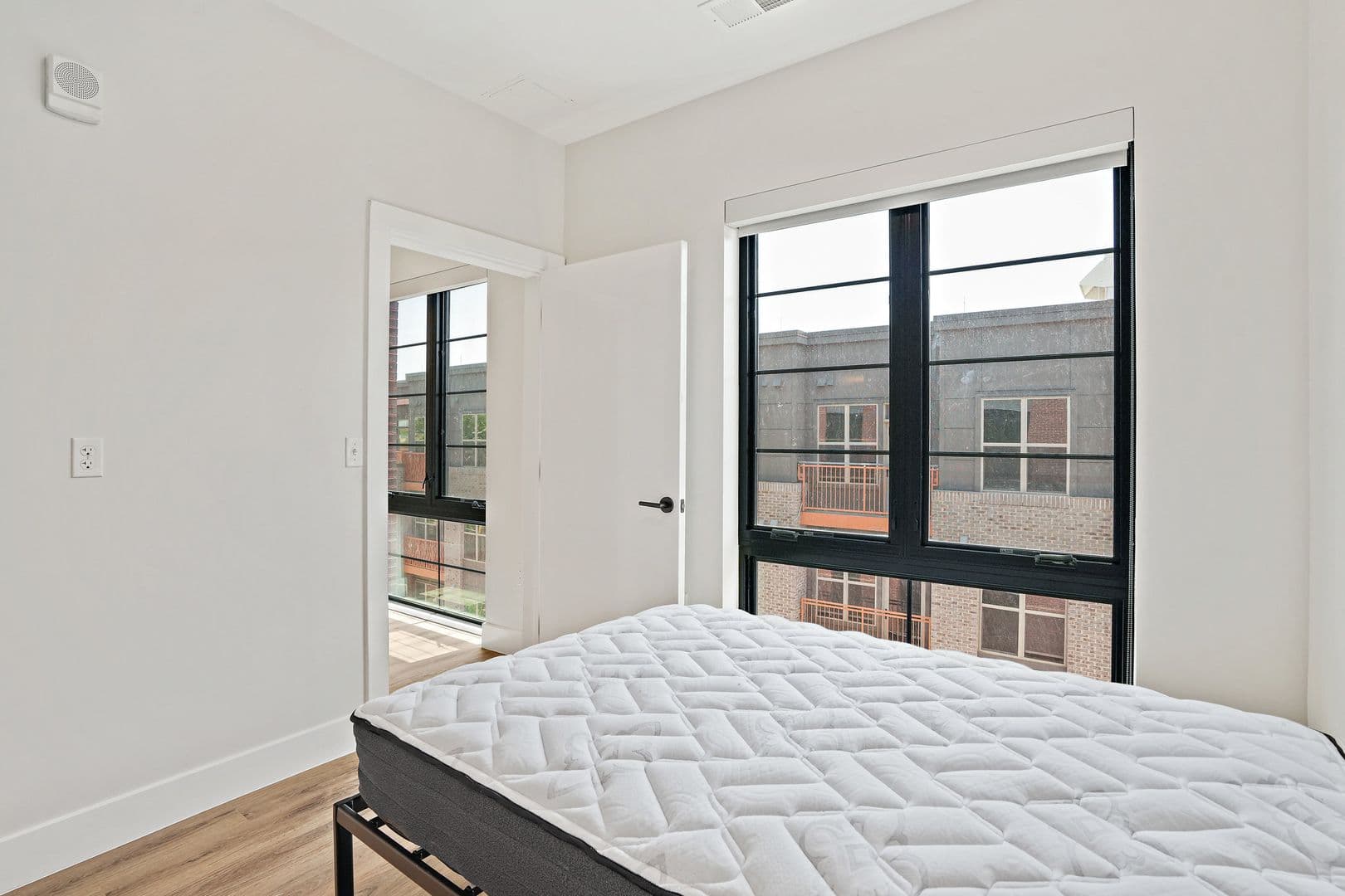 Washington Apartment: 225 Vine St NW