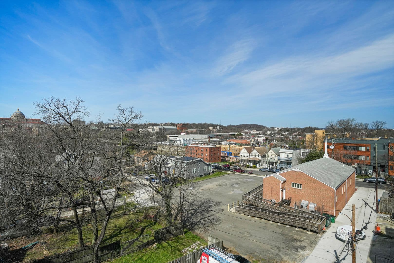 Washington Apartment: 1036 Newton St NE