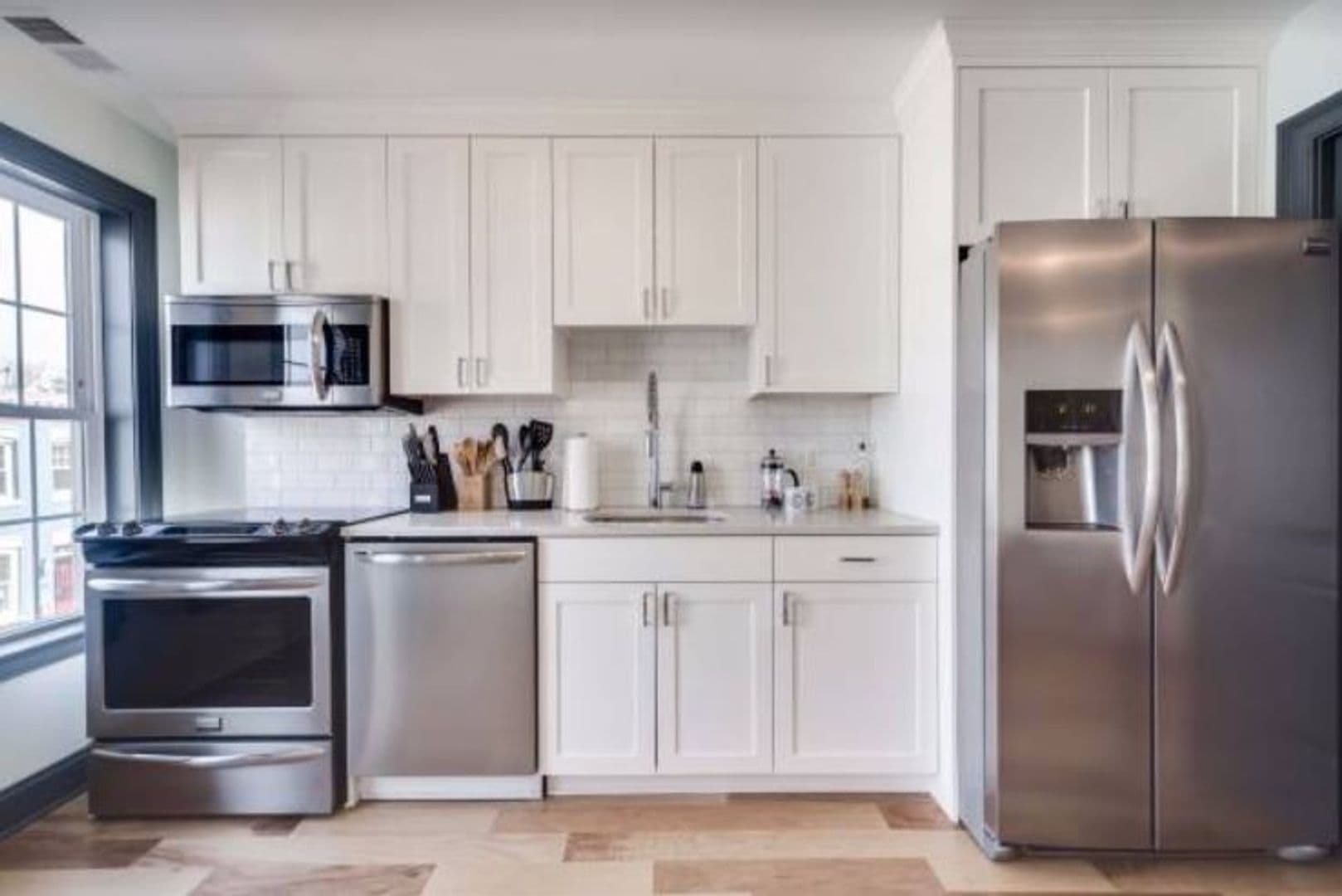 Washington Apartment: 410-412 Richardson PL NW