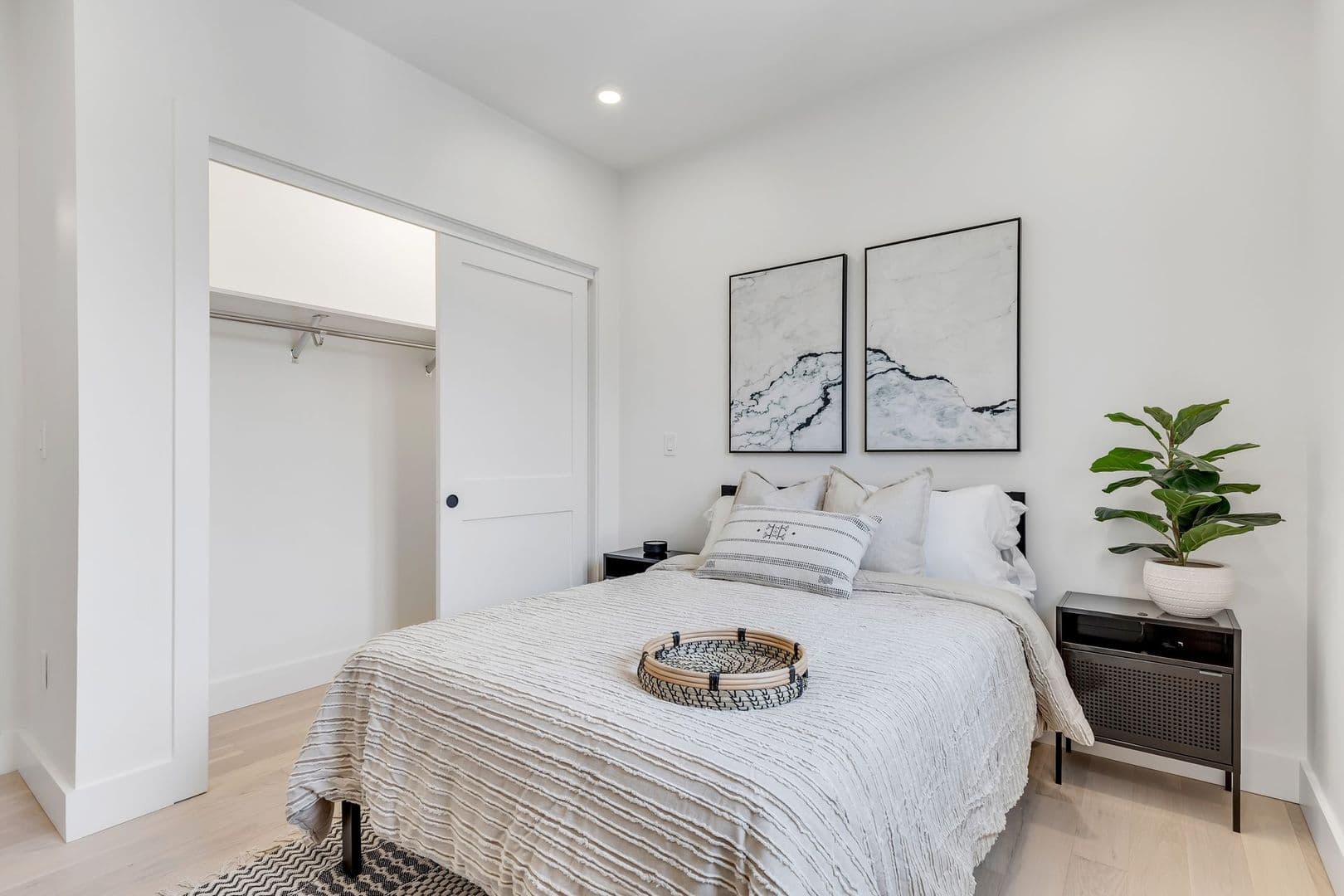 Washington Apartment: 331 15th St NE